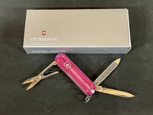 VICTORINOX　ビクトリノックス　クラシックSD　名前入り　ナイフ　万能ナイフ　ツール　キャンプ　アウトドア中古　mc03014756