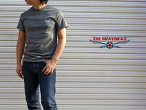 セール Tシャツ S ミリタリー 半袖 メンズ 爆弾エアフォース メンフィスベル ロゴT THE MAVEVICKS ブランド チャコールグレー_画像3