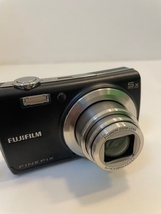 FUJIFILM FINEPIX F100fd フジフィルム コンパクトデジタルカメラ 充電器 通電確認_画像1