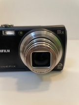 FUJIFILM FINEPIX F100fd フジフィルム コンパクトデジタルカメラ 充電器 通電確認_画像2