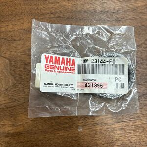 TB-299☆クリックポスト(全国一律送料185円) YAMAHA ヤマハ 純正品 フロントフォークダストシール 10W-23144-F0 新品 バイク部品 G-4/②