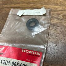 MB-1107★クリックポスト(全国一律送料185円) HONDA ホンダ 純正品 ウォーターポンプオイルシール 91201-965-000 VTR1000F 新品 H-3/④_画像2