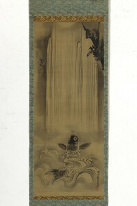 Art hand Auction 【真作 江戸動物画】掛軸｢狩野晴川院 瀑布昇鯉図｣江戸後期 狩野派 木挽町狩野家九代 江戸幕府奥絵師 絵画, 美術品, 書, 掛軸