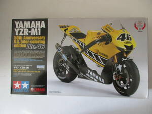 タミヤ　1/12 ヤマハ　YZR-M1 [50thアニバーサリーUSインターカラーエディション&純正Fフォークセット]　新品未組立