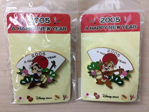 ディズニー 《未開封品》ストア チップとデール ピンバッジ 2点 お正月 2005 2A71 【60】