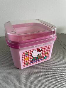 12.16 スタート タッパーウェア　Tupperware ハローキティ サンリオ maid in Japan