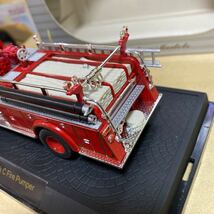 SIGNATURE モデル　ミニカー　1960 Mack C Fire Pumper 送料510円_画像4