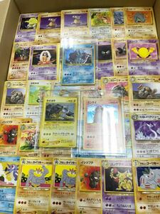 ポケモンカード　旧裏面あり　エンテイ　スイクン　ライコウ　 キラカード プロテクター入り　2300枚以上 まとめ売り　引退