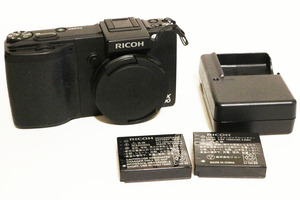 ⑧カメラ Ricoh GX200 5.1-15.3mm F2.5-4.4 コンパクト 　動作品