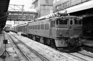 ♪　ED76 503＋マニ＋14系　急行・ニセコ　札幌駅　白黒　KG写真 ♪　