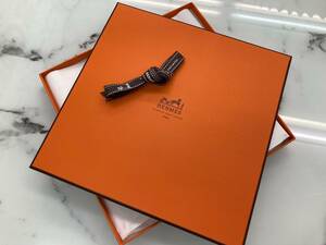 【歳末売り尽くし品】【超希少】【未使用保管品】HERMES(エルメス) 『一期一会』 カレ90　大判スカーフ　枚数限定品　シルク100%