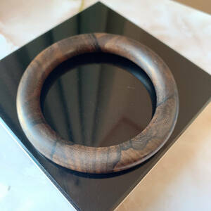 *aga- wood (.. tree )* bangle * natural tree * wrapping sack attaching * in present .21BG122307