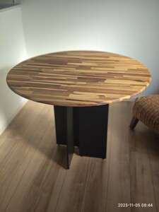 かなでものダイニングテーブル　 かなでもの 丸型 木製 アカシア材 カフェ ウッド アイアン