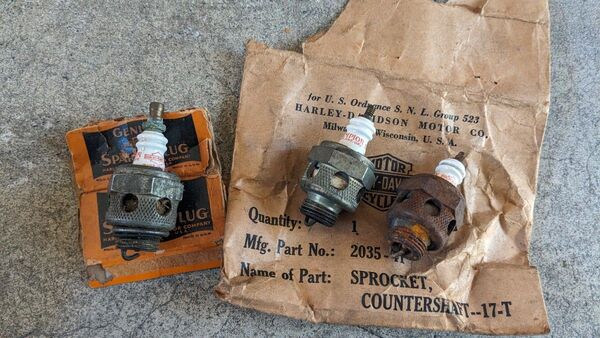 VINTAGE 1930'S-40'S GENUINE HARLEY DAVIDSON SPARK PLUG #3 #2