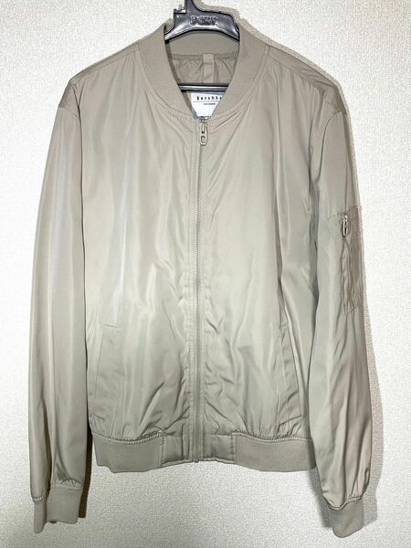 ベルシュカ NA-1 ジャケット ベージュ 美品 Bershka M