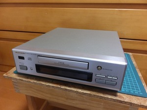 【動作品・美品】(ピックアップ新品)ONKYO C-722MLTD CDプレーヤー