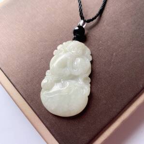 ◇ジェイド(本翡翠)◇ヒスイ◇ネックレス◇ペンダント◇猿形 彫刻◇生肖◇巾着袋付き◇プレゼントにも26P120506