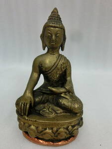 釈迦如来坐像 仏像 高さ約10㎝ 重量約257g 素材不明 置物 チベット仏教 釈迦如来座像 仏教美術