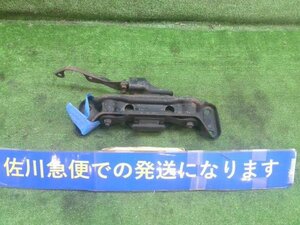 日産 セドリック E-430 旧車 純正 ミッション マウント ブッシュ切れ・ヒビ有り 錆び有り 現状販売 中古