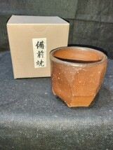 備前焼３　酒器(側面に面取り)(高さ６cm口径６cm ) 　紙箱付　送料は(全国)￥３５０です　_画像2