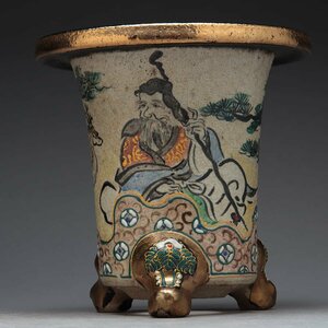 EO663 時代物 色絵金彩 山水楼閣鶴鹿寿老人図 万年青鉢 高17.5cm 重725g・京楽錦鉢・三足蘭鉢・古鉢 検)後藤龍山