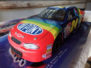 Action 1/18 NASCAR Vintage #24 Jeff Gordon 2000 Dupont Monte Carlo Original Rainbow Car