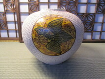 《和》　九谷焼 　松本佐一 　花瓶 　花器 　丸文鳥　花生 花入れ 　横約22.5cm 　陶歴 　共箱　未使用_画像5