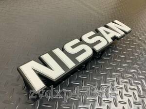 【新品】日産 NISSAN 純正 サファリ Y60 フロントグリルエンブレム　未使用 純正品