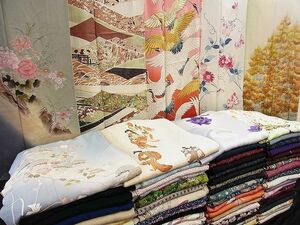 平和屋-こころ店■着物 まとめて 100点 鶴 人物 花柄 友禅 手描き 刺繍 など 着用可能多数 未使用品あり 全て正絹 ppp425