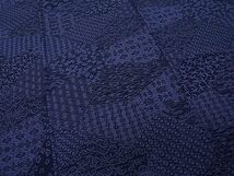 平和屋1■上質な小紋　藍　型染め　切嵌飛鶴草花文　さが美扱い　逸品　未使用　ut6002_画像3
