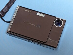 FUJIFILM コンパクトデジタルカメラ FinePix Z5fd チョコブラウン FX-Z5FDBW　専用記録メディア2GB付属