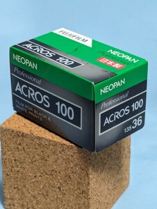 【使用期限切れ】モノクロ135 フィルム4本セット　富士フイルムACROS100、ACROS100 II、KODAK 100TMAX、KENTMERE PAN100