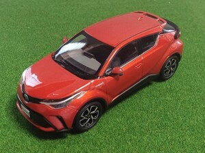 1/30 トヨタ CH-R カラーサンプル 4R8 オレンジメタリック