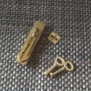 アンティーク金物　真鍮レトロ　栓錠セット75-14ｍｍ　引き戸錠　鍵付き　鍵穴プレート付き　洋館　古民家