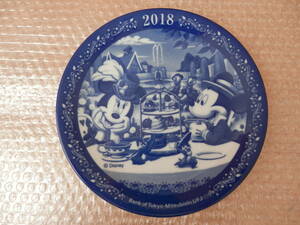 三菱東京UFJ銀行　ミッキーマウスと仲間たちのイヤープレート ２０１８・スタンド付き（非売品）