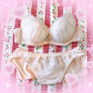 ll**★ブラぱんてぃ★**ll　 新品えむさいず　Bカップ　可愛い　.。o○パンティ。○o。.　女の子用下着　かわいい下着★彡.。o○