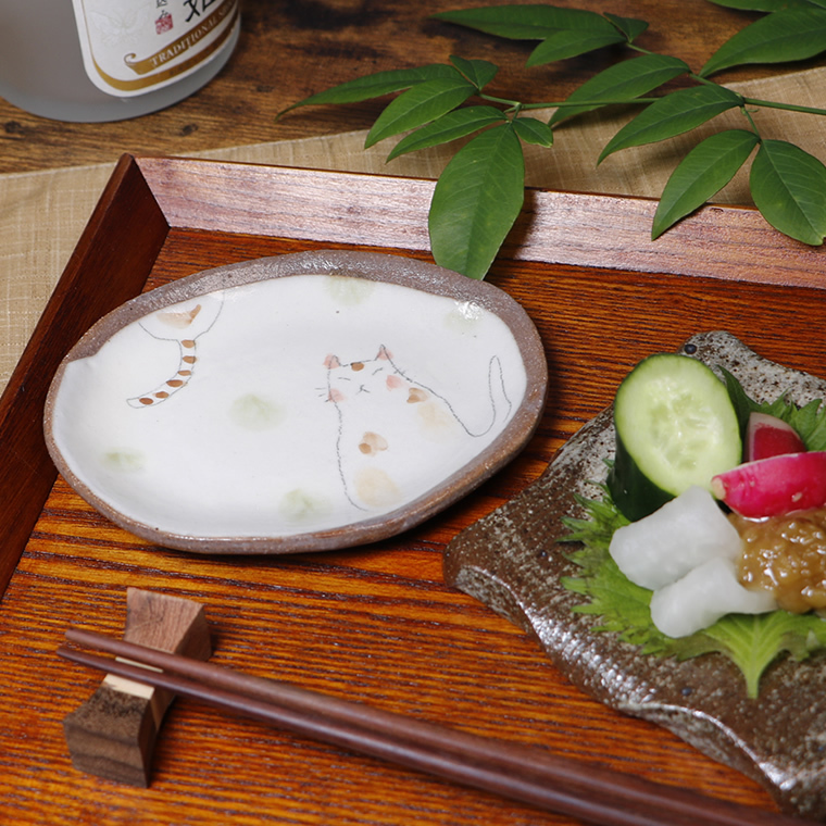 Боковая тарелка для посуды Сигараки, тарелка, нарисованная от руки картинка, кот узор, овальная тарелка, нарисованный от руки, тарелка с одним блюдом, боковая пластина, японский стиль, маленькая тарелка, утува, Японская посуда, сервировка, шаблон, Боковая пластина «кошка» (пятно) w419-02, Японская Керамика, Сигараки, блюдо
