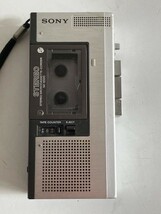 ⑤u203◆SONY ソニー◆カセットプレーヤー カセットレコーダー STEREO MICROCASSETTE-CORDER M-1000B 専用カバー付き 通電のみ確認済み_画像3