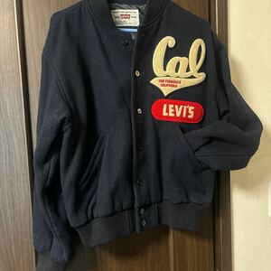 スタジャン ・LEVIS japan・サイズＬ・カラー濃いブルーLEVISワッペン有り・・綺麗な状態です！