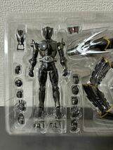 S.H.Figuarts 劇場版 仮面ライダー龍騎 EPISODE FINAL 仮面ライダーリュウガ 全高約14cm ABS&PVC製 フィ_画像7