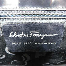 1円 ■ 極美品 フェラガモ ハンドバッグ AQ-21 8297 ブラック系 エナメル ガンチーニ Salvatore Ferragamo ■E.Bgos.oR-13_画像8