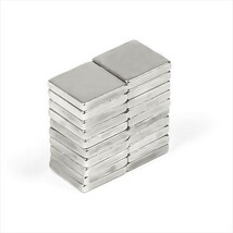 【新品】超強力 磁石 マグネット ネオジウム 5 x 5 x 1mm 10個（四角）_画像1