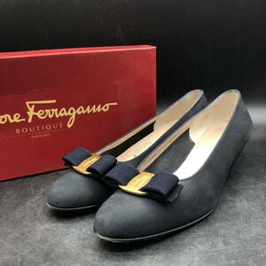 M1677 Salvatore Ferragamo サルヴァトーレフェラガモ ヴァラ リボン パンプス レディース 6.5 B 24.0cm相当 ネイビー 紺 靴 ゴールド金具