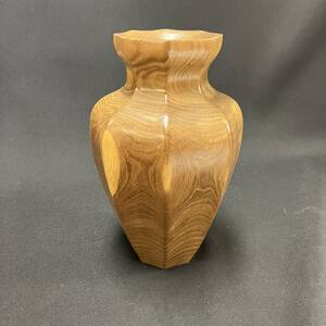【中古】木製 木工花瓶/北海道 優良動産品推奨品/高さ21.5 横幅13㎝花挿し口直径3㎝◆T0031