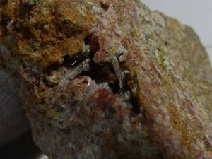 国産鉱物　和束町のベスブ石、灰バンザクロ石
