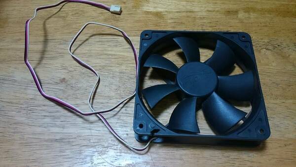 ケースファン　120mm 3pin 1600RPM JAMICON ROTARY DC FAN BRUSHLESS 12V 0.14A