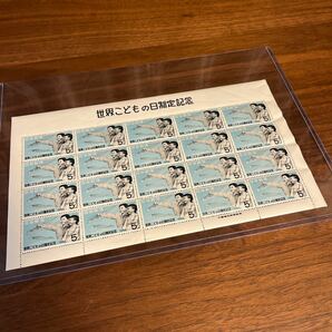 切手 世界こどもの日制定記念 1956 5円×20枚 1シートの画像1