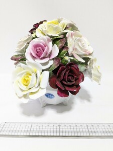 ロイヤルドルトン ROYAL DOULTON　陶花　置物　陶器　高：１８．８ｃｍ　重さ：約２６００ｇ＊（カケが有り）