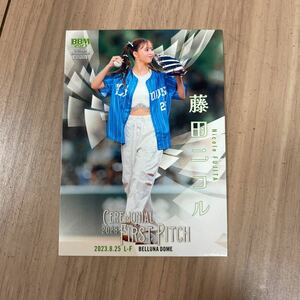 2023 BBMベースボールカードFUSION 藤田ニコル 始球式カード 
