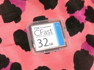 ★TDK 32GB CFastカード★動作品★送料63円★